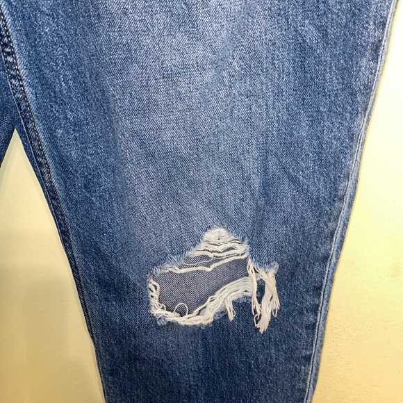 Levi’s premium denim 80s mom jeans . Size 32 - Picture 3 of 7